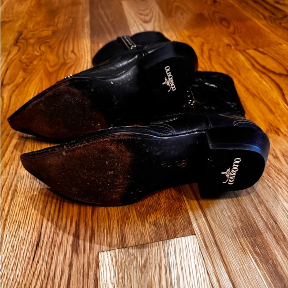 Old Gringo Leather Mid-Calf Western Boots
Black Embroidered & Crystal Accents
9 - Picture 4 of 5